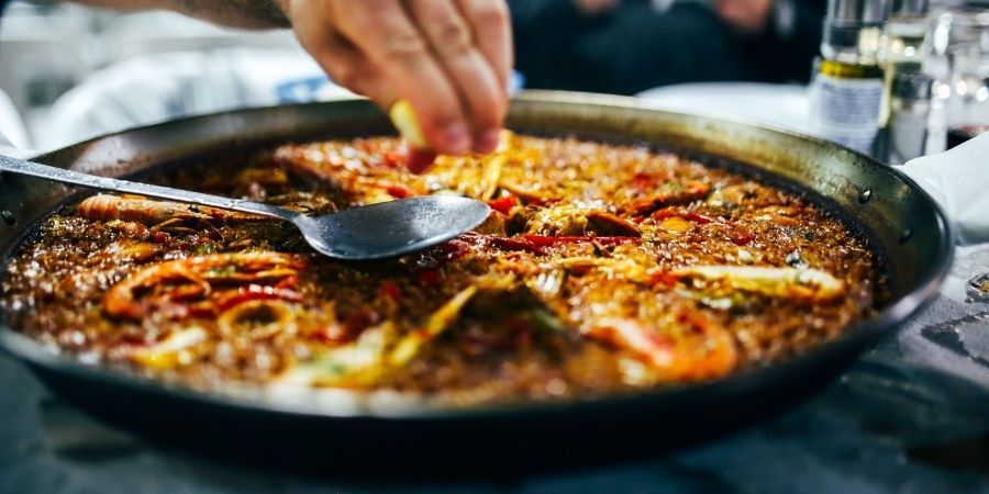 paella de marisco en el restaurante Carlos V - dónde comer en Asturias