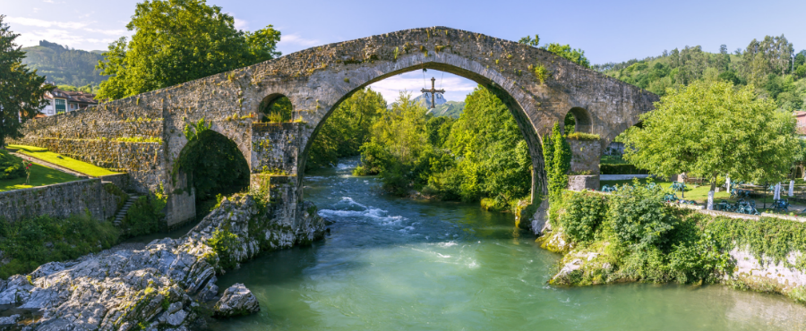 roman bridge in cangas de onis
