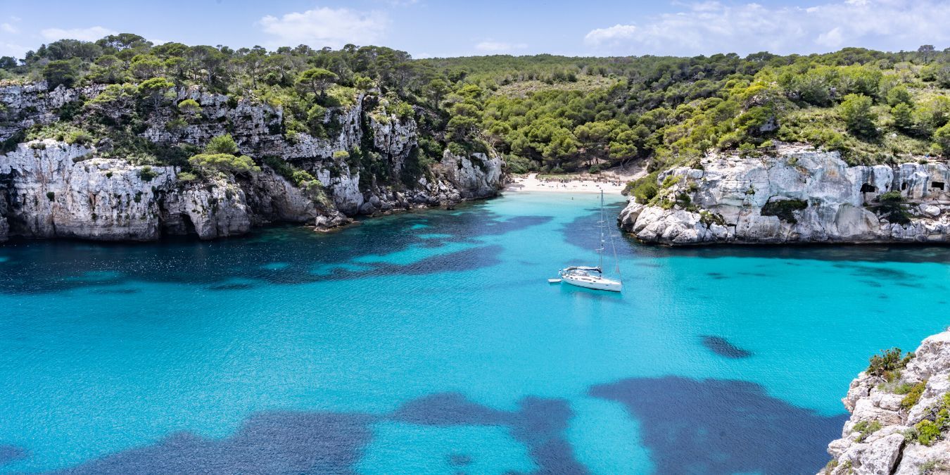 beaches in menorca to disconnect: Cala Macarella