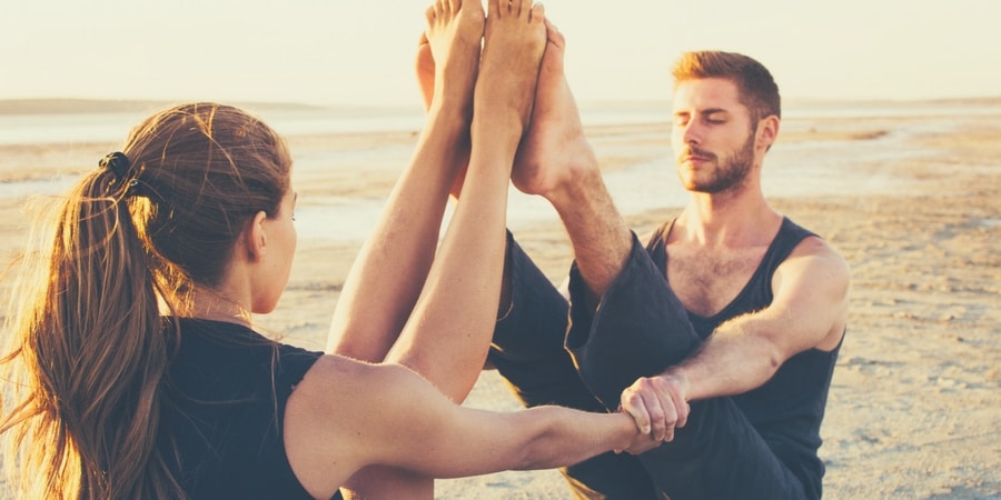 Yoga en pareja posturas